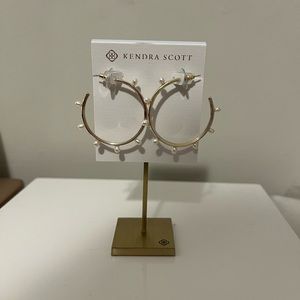 Kendra Scott Leighton Hoop in Gold Pearl